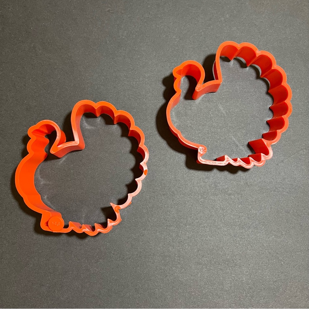 Vintage Thanksgiving Cookie Cutters Turkeys (2); Great For Clay Play & Crafts